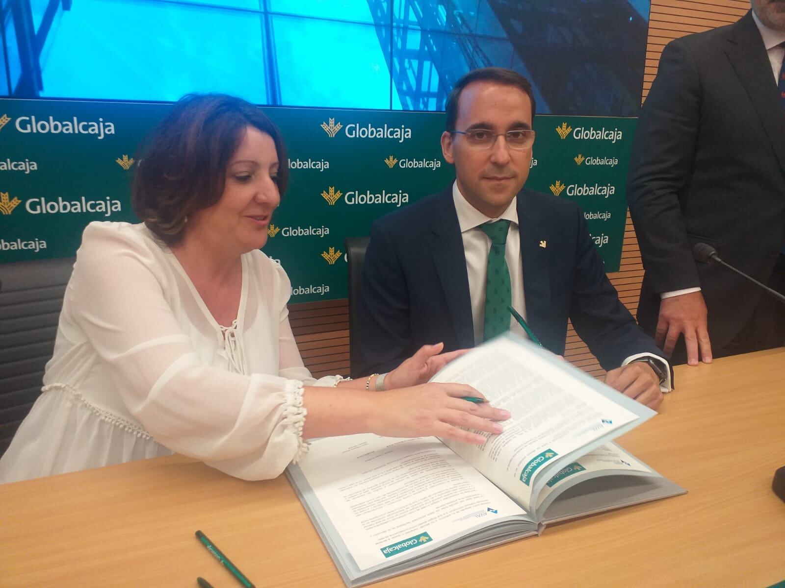 Firma de los convenios entre la Junta y Globalcaja
