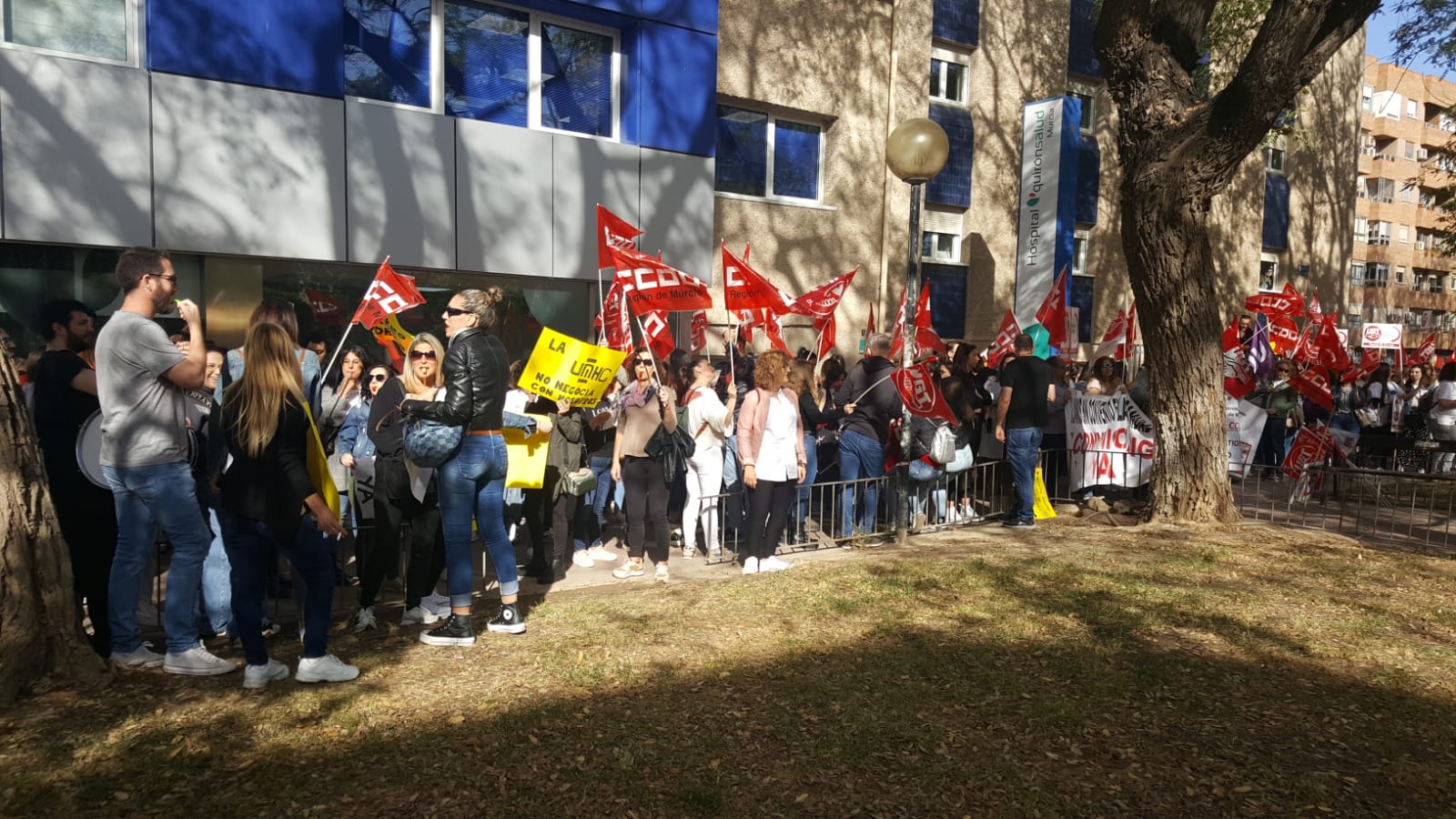 Concentración en el Hospital de Molina durante la jornada de huelga en la Sanidad Privada de la Región de Murcia