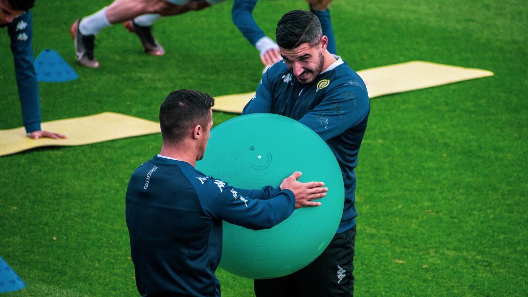 Moisés y Javi Pérez, entrenándose