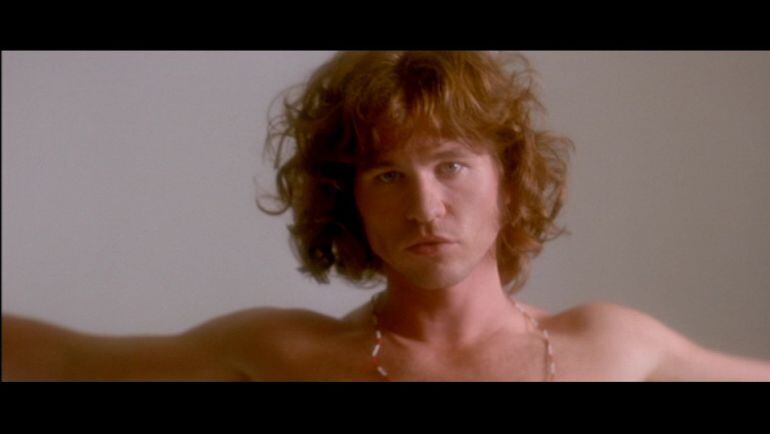 Val Kilmer encarna a Jim Morrison en la película &quot;The Doors&quot;.