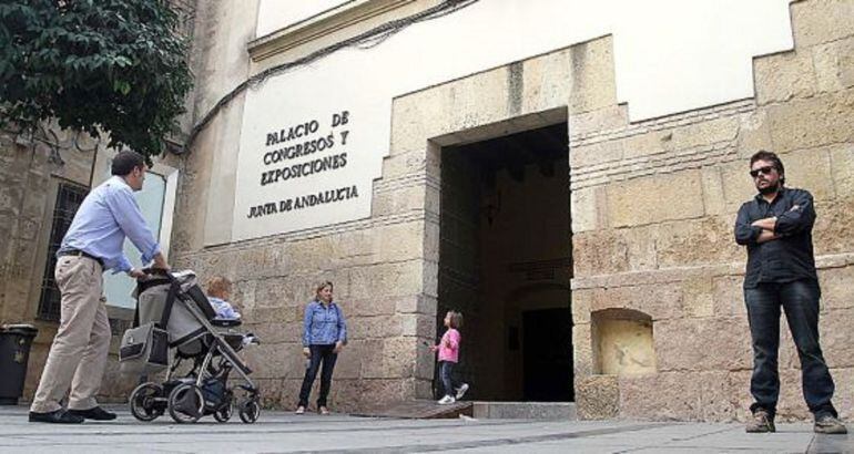 Fachada del palacio de congresos de la calle Torrijos