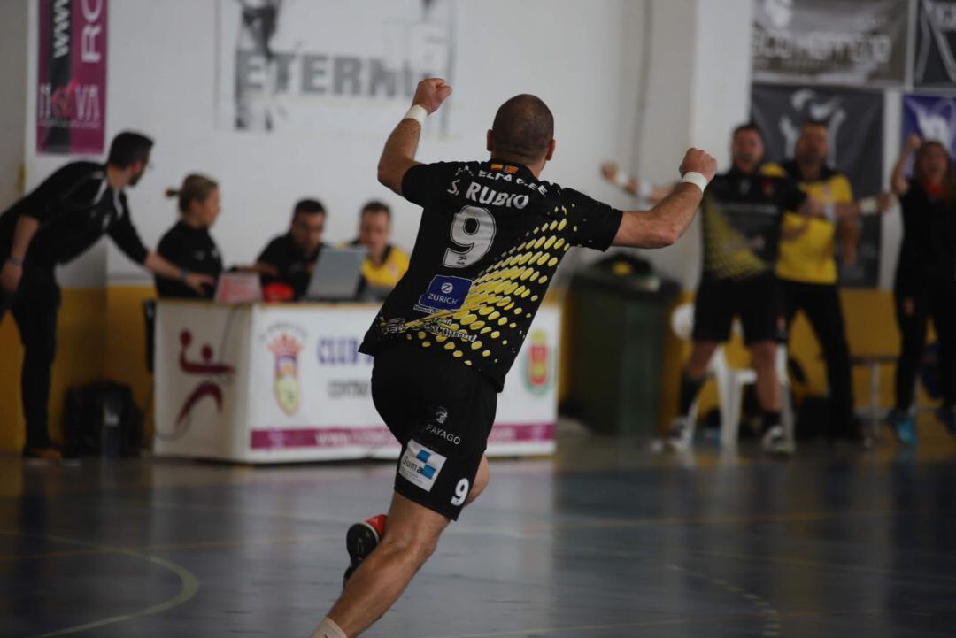 Sergio Rubio celebra uno de los goles de su equipo