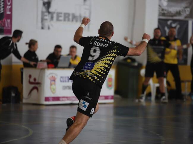 Sergio Rubio celebra uno de los goles de su equipo