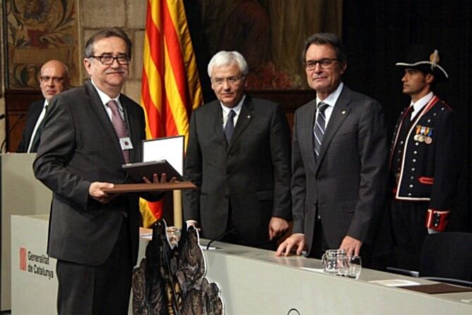 Josep Maria Martí rep la Creu de Sant Jordi de mans del President de la Generalitat