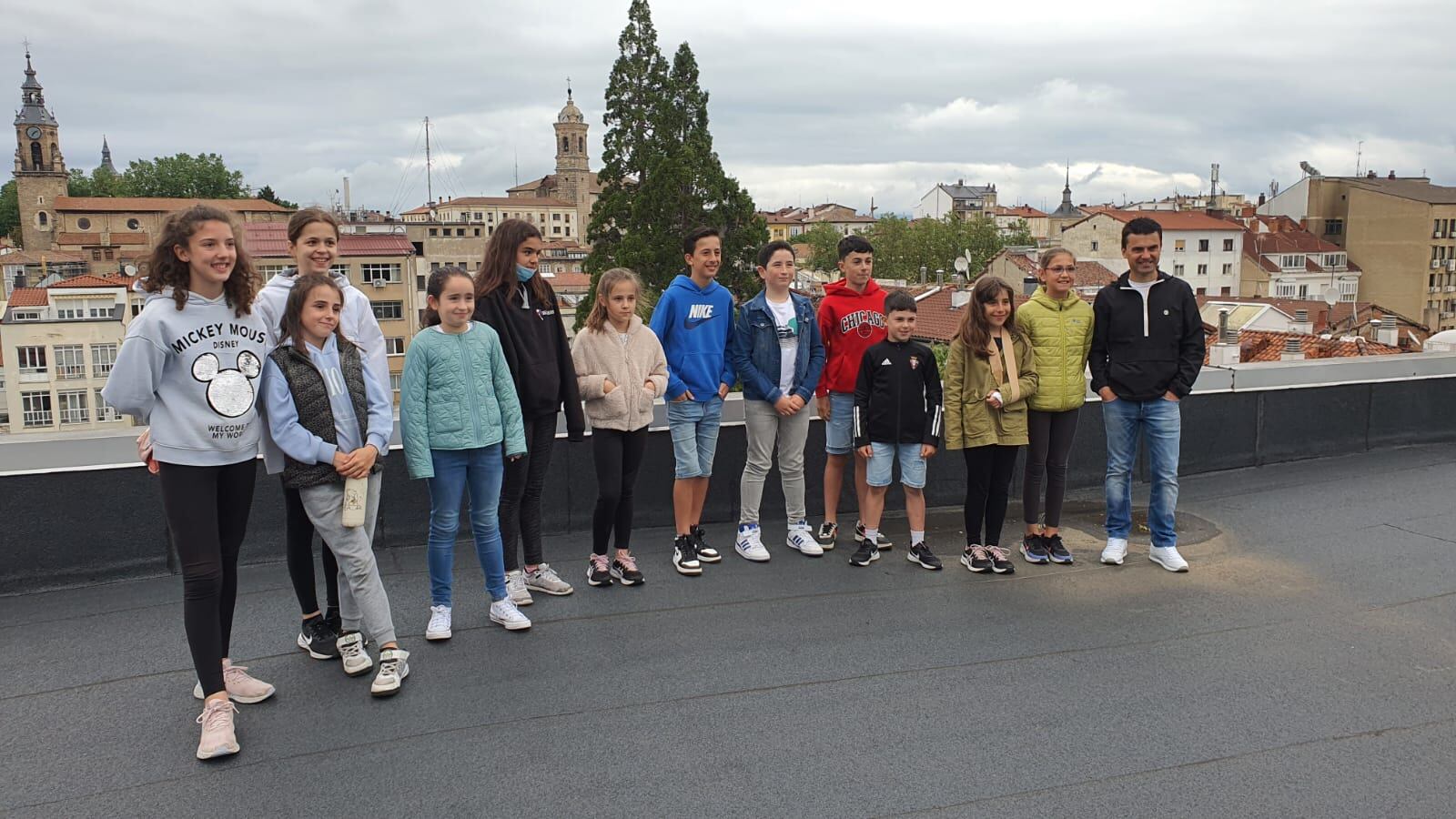 Todos los participantes en la terraza de la SER