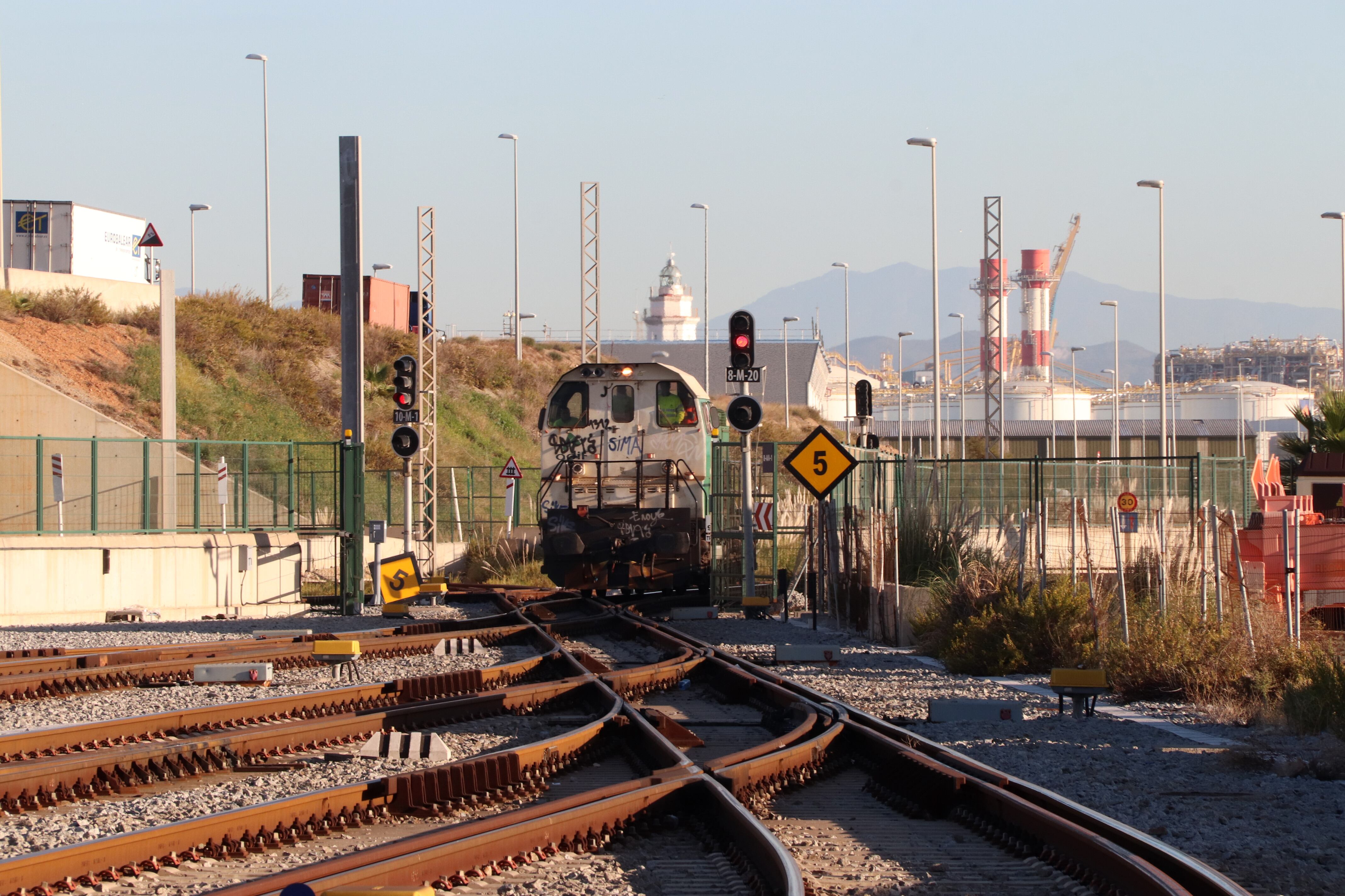 Locomotora del primer servei ferroviari directe entre el Port de Barcelona i França