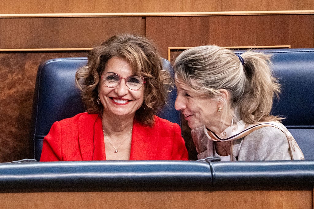La primera vicepresidenta y ministra de Hacienda, María Jesús Montero, y la segunda vicepresidenta y ministra de Trabajo y Economía Social, Yolanda Díaz