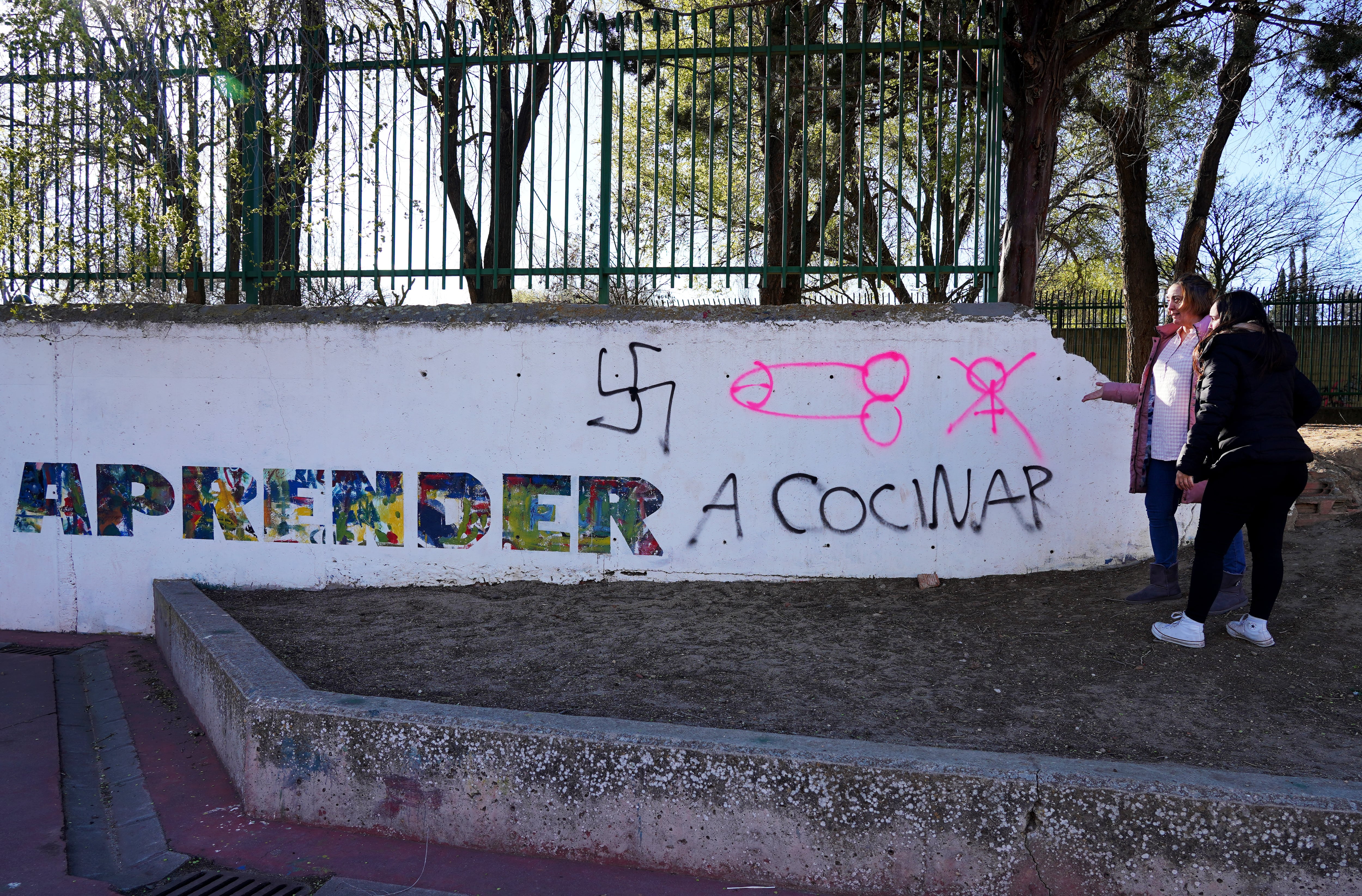 Pintadas de esvásticas y penes en las instalaciones del CEIP Teresa Iñigo de Toro de Valladolid