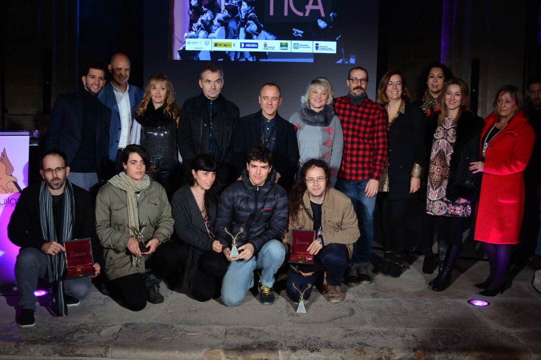Imagen de los premiados en el Festival Internacional de Cortometrajes de Aguilar de Campoo (Palencia). En el centro el Águila de Oro, Javier Gutiérrez