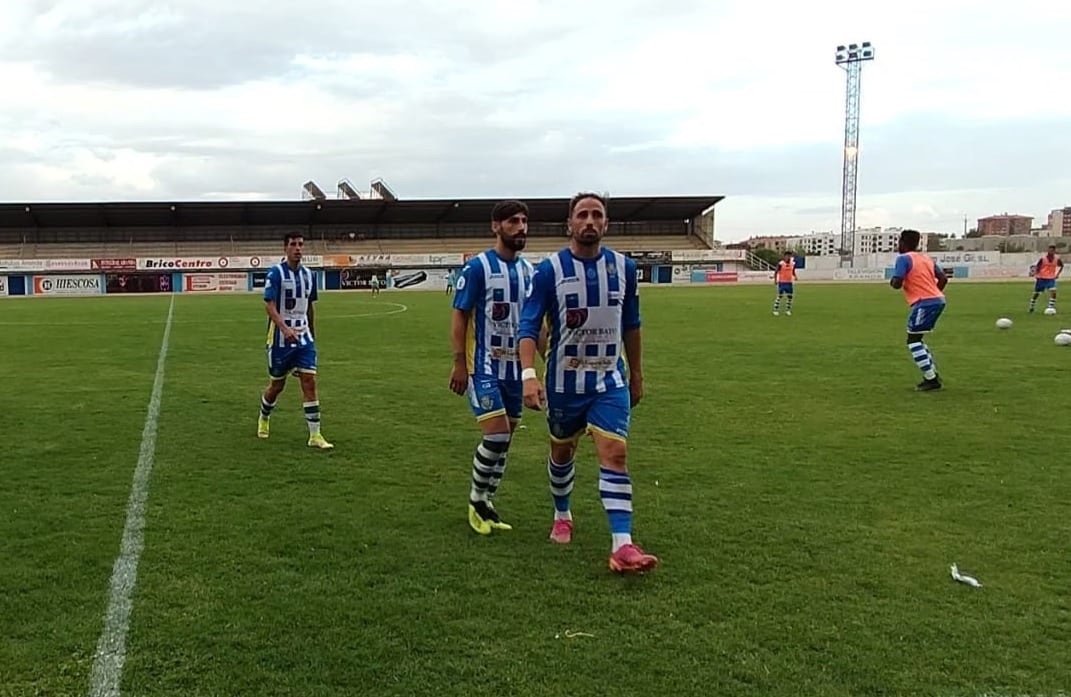 Pesca y Andrés formaron en el eje de la zaga ribereña en la primera mitda