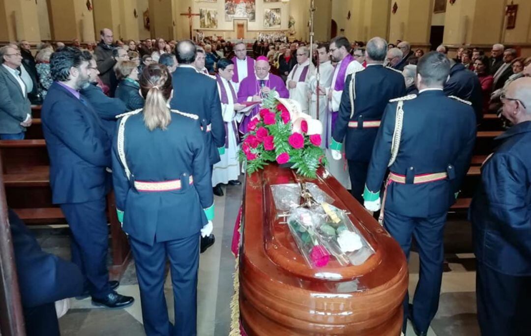 La Concatedral de Santa María se llenó de vecinos y vecinas de Castellón que quisieron despedir al párroco