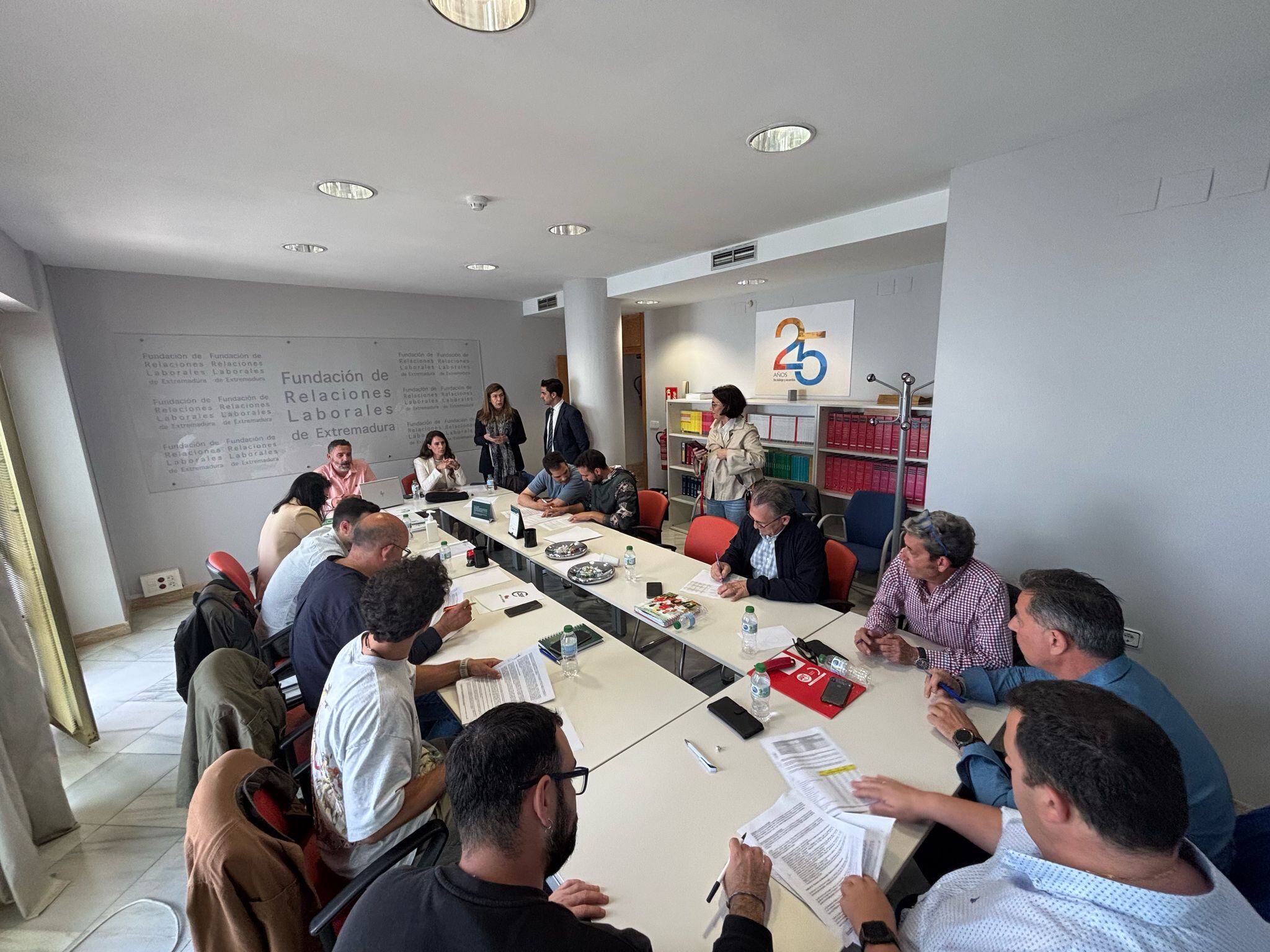 Imagen de la firma del convenio colectivo del que se descolgó a última hora USO. /CSIF Extremadura