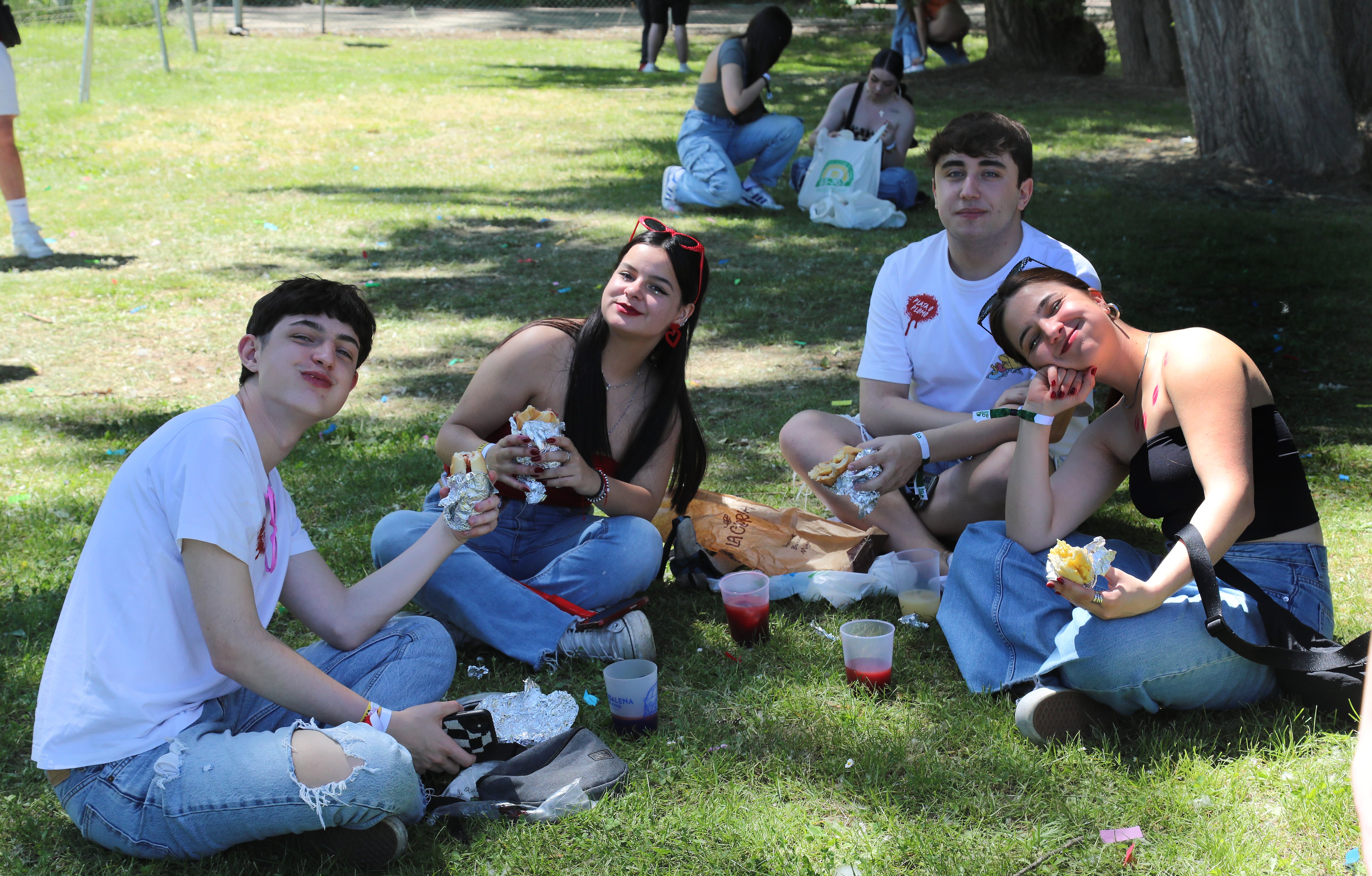 Miles de jóvenes de la Comunidad se dan cita en el parque Ribera Sur de la capital palentina para celebrar la ITA, una de las fiestas universitarias más populares de la región