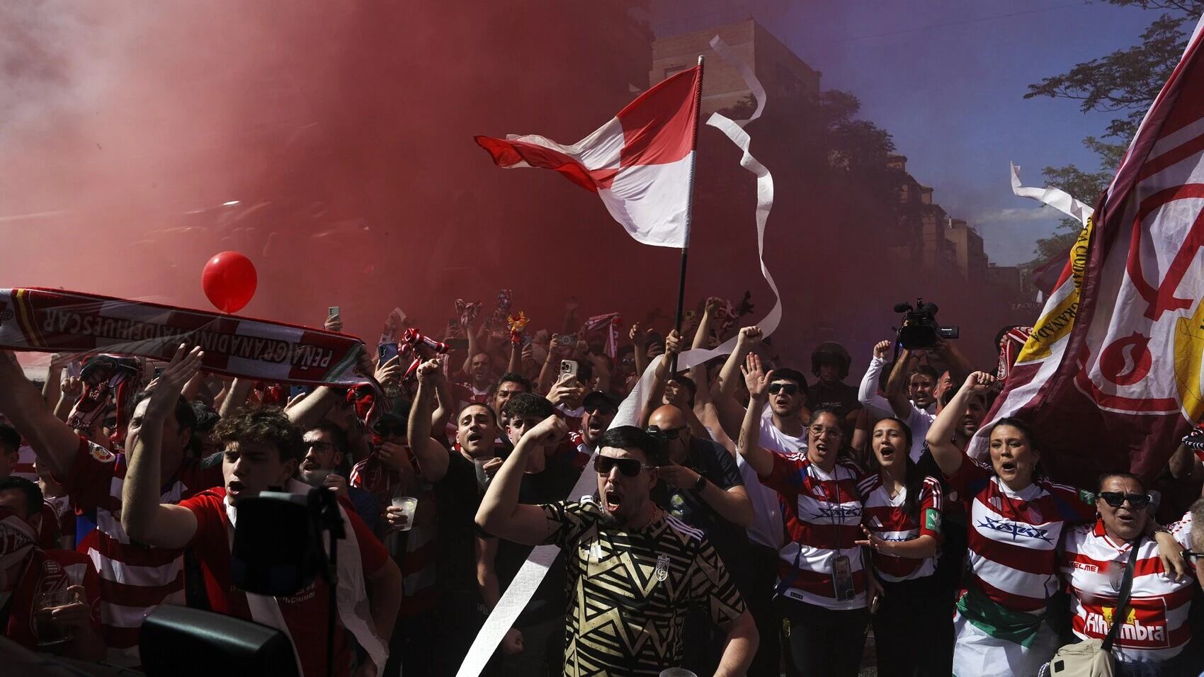 La afición del Granada estará presente este sábado en el partido contra el Málaga en el estadio de La Rosaleda
