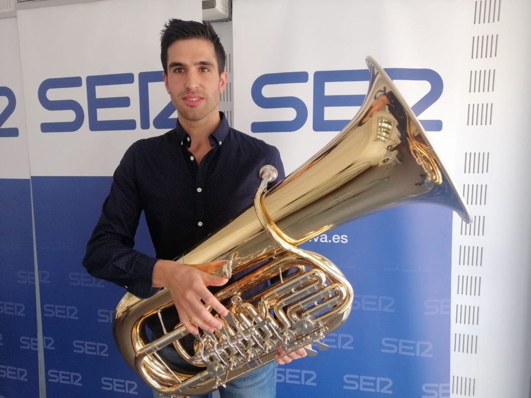 Carlos Pérez González, músico onubense (Tuba)