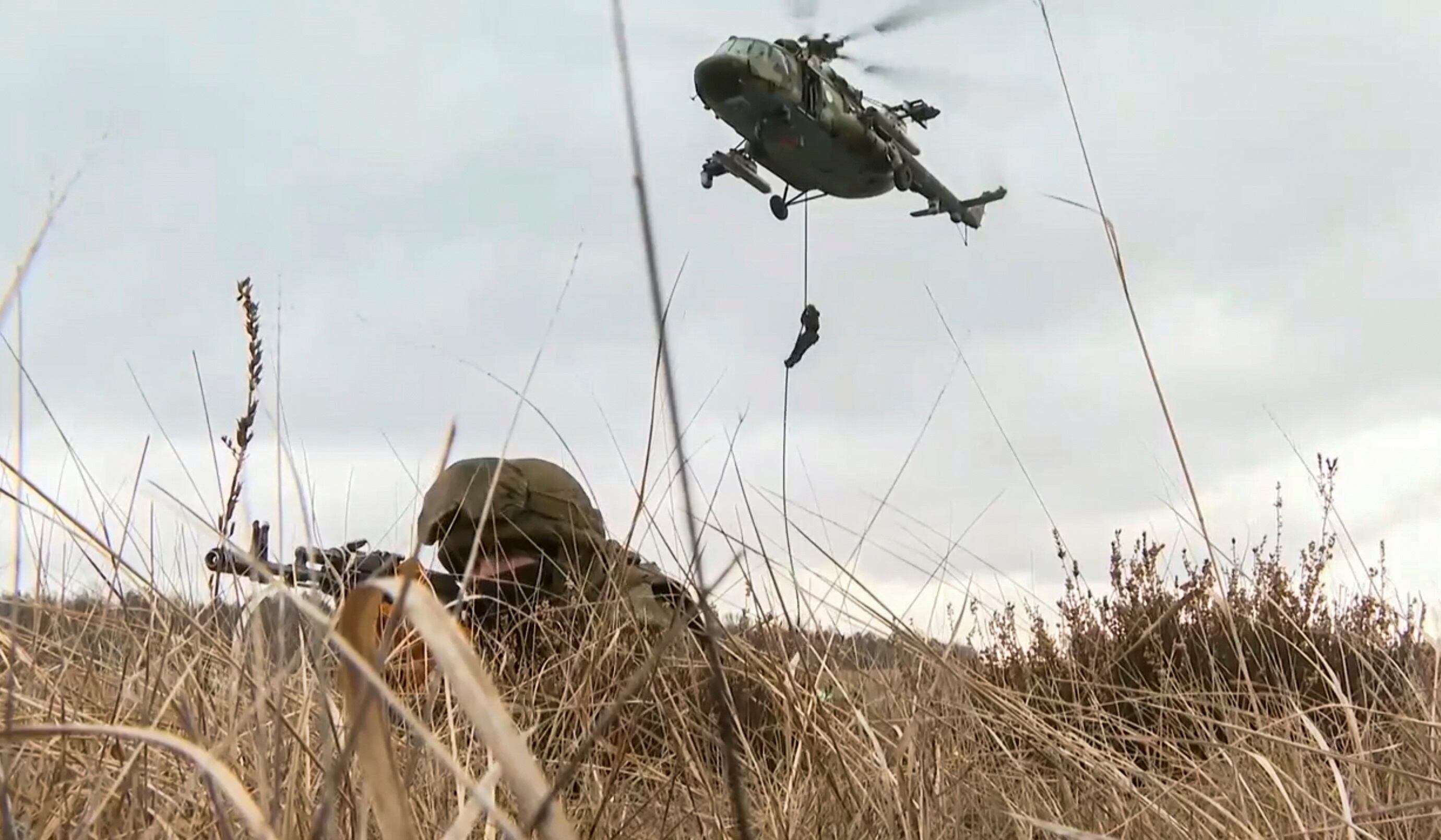 Un soldado ruso durante las maniobras militares realizadas conjuntamente entre Rusia y Bielorrusia