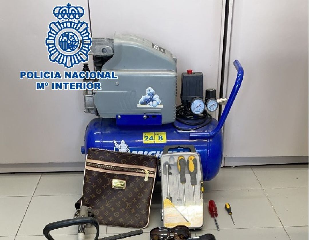 En el registro practicado en la vivienda del arrestado se intervino un corta filos de gasolina y un compresor de aire