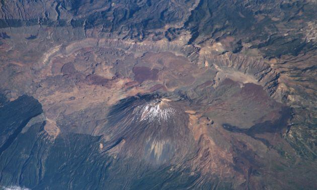 El cráter de El Teide, vista desde el espacio.
