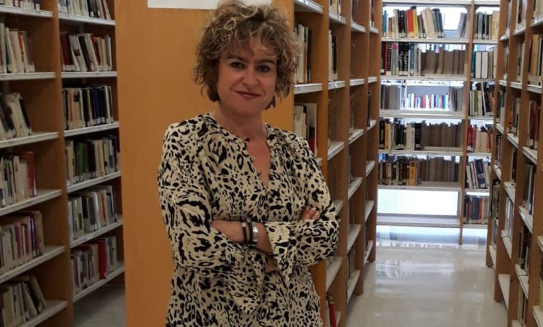 Mari Francis, una de las bibliotecarias de Valdepeñas, en la sección &quot;Un día con&quot;