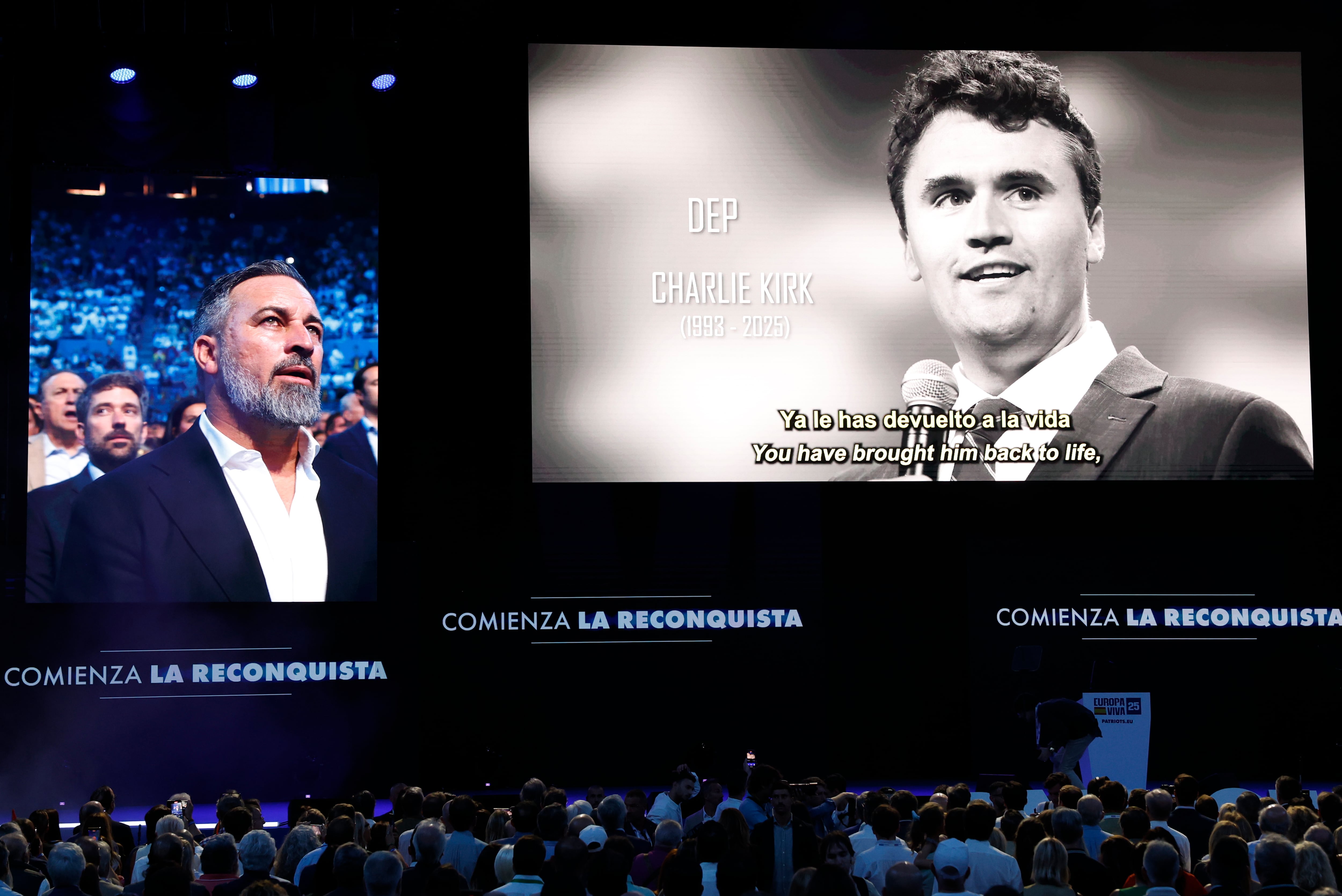 El líder de Vox, Santiago Abascal, durante un homenaje a Charlie Kirk en el evento &#039;Europa Viva 25&#039;, en el que participarán por videoconferencia líderes de la ultraderecha internacional como el presidente de Argentina, Javier Milei, y representantes del grupo Patriots del Parlamento Europeo, este domingo, en Madrid. 
