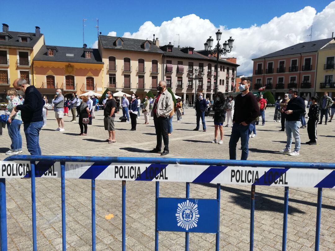 Concentración en la plaza del Ayuntamiento de Ponferrada