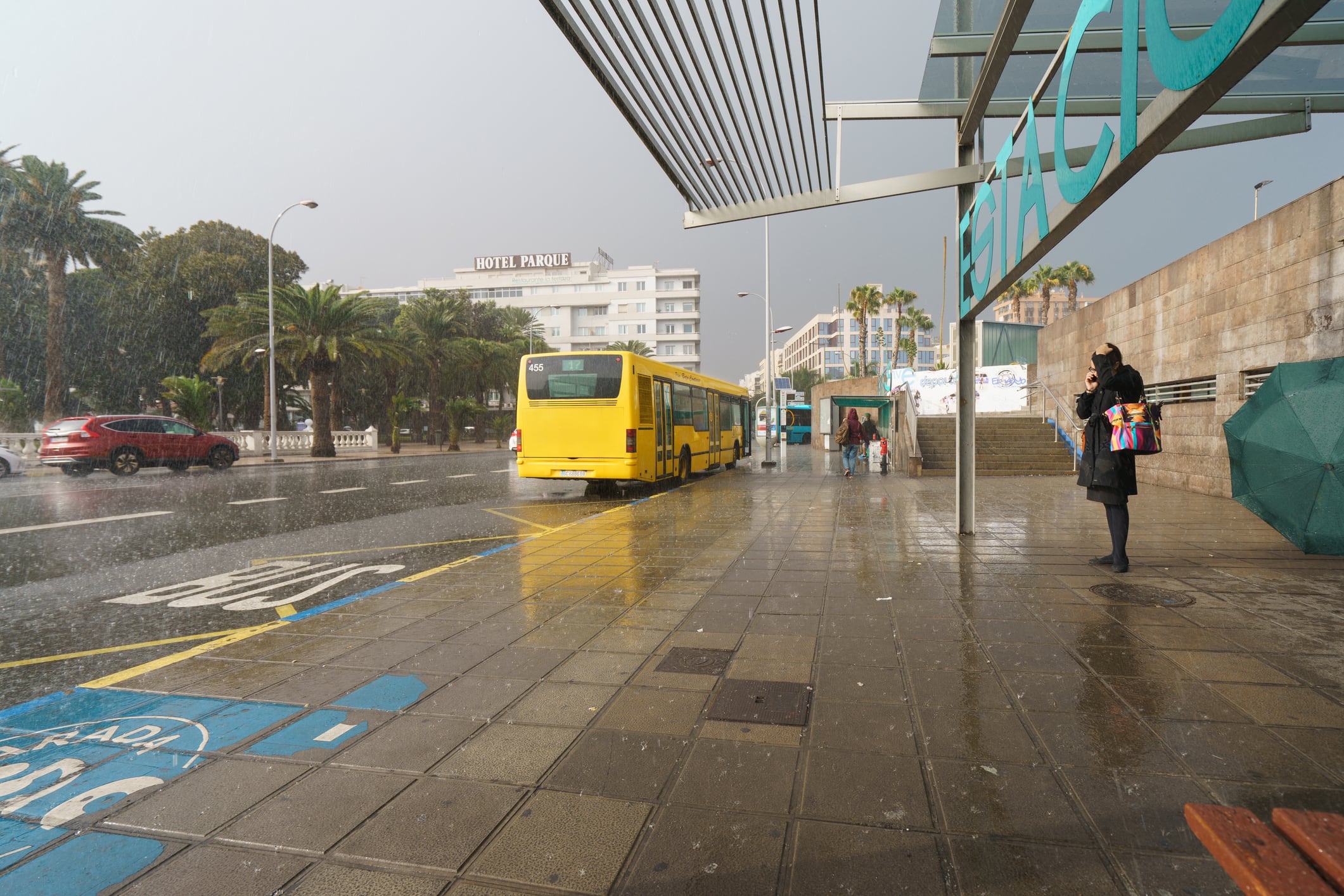 El servicio de transporte público de viajeros en Canarias se verá afectado por la convocatoria de huelga a la que están llamados más de nueve mil empleados del sector en las islas.