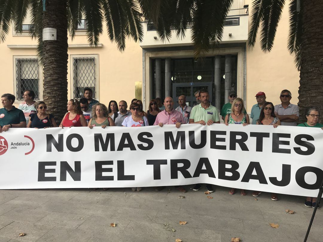 Concentración de los sindicatos por los accidentes laborales. Imagen de archivo.