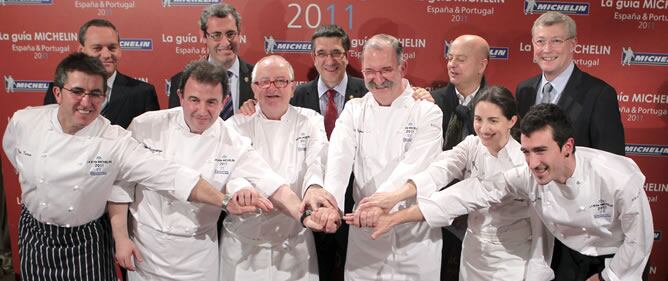 Foto de archivo de la presentación de la Guía Michelin 2011. Rubiato (arriba a la izquierda) junto a Patxi Eceiza, Martín Berasategi, Juan Mari Arzak, Pedro Subijana, Elena Arzak, y Eneko Atxa, Patxi Lopez, Markel Olano, Odón Elorza y Christian Delhayese.