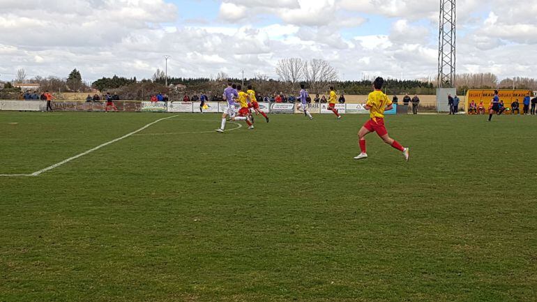 Instante del partido de hoy entre palentinos y vallisoletanos