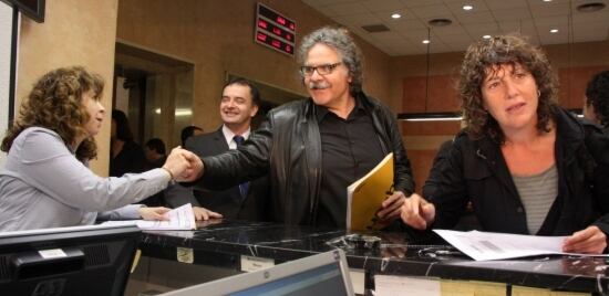 Els diputats al Congrés de la coalició ERC-Rcat-Catalunya Sí, Alfred Bosch, Joan Tardà i Teresa Jordà fan el pagament de l'IRPF a l'Agència Tributària de Catalunya