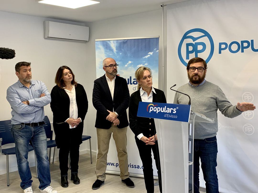 Javier Marí junto al resto de ediles del PP de Sant Josep