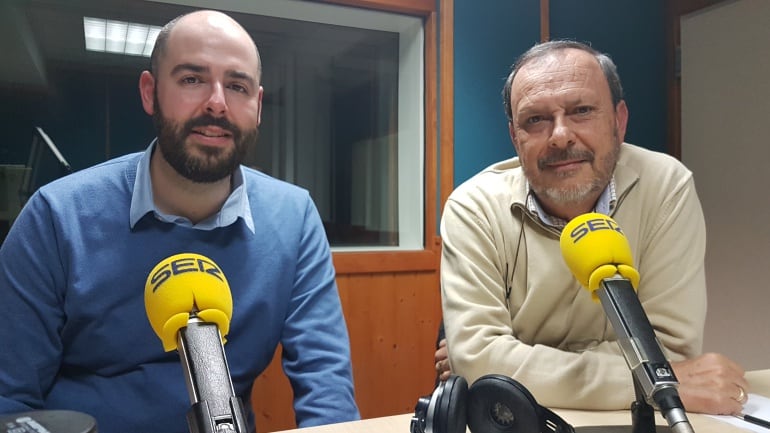 Julio Revuelta y Joaquín Rubio Soler durante la tertulia de la Ventana 