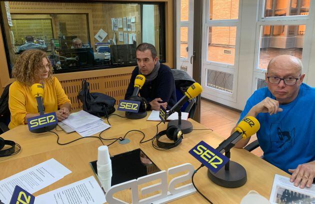 De izquierda a derecha: Encarna Espín (UGT); Nacho Álvarez-Castellanos (Intersindical) y Francisco Saura (CCOO).