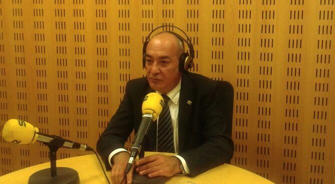 El diputado general Martin Garitano durante la entrevista realizada este mediodia en Radio San Sebastián