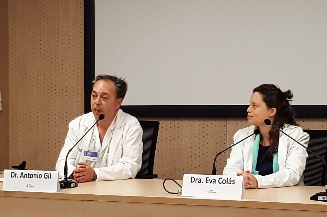 El doctor Atonio Gil y la doctora Eva Colàs. 