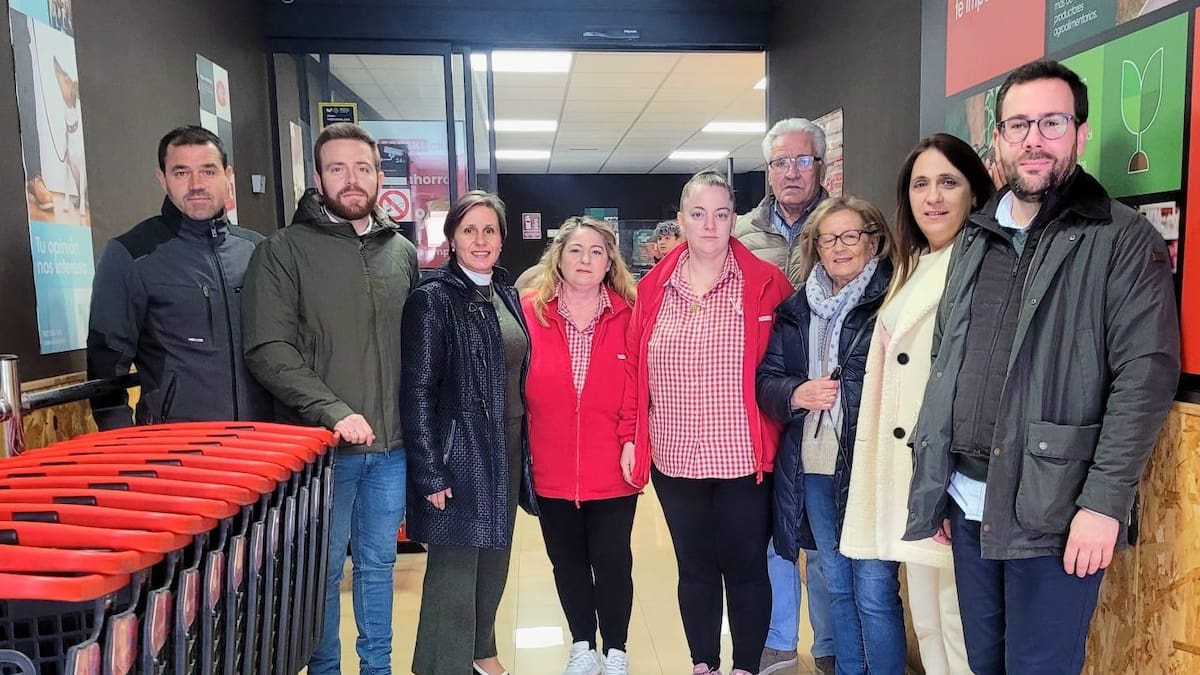 La delegada de Agricultura visita en Bedmar un supermercado beneficiario de una ayuda con Fondos Feader y fondos propios de la Consejería