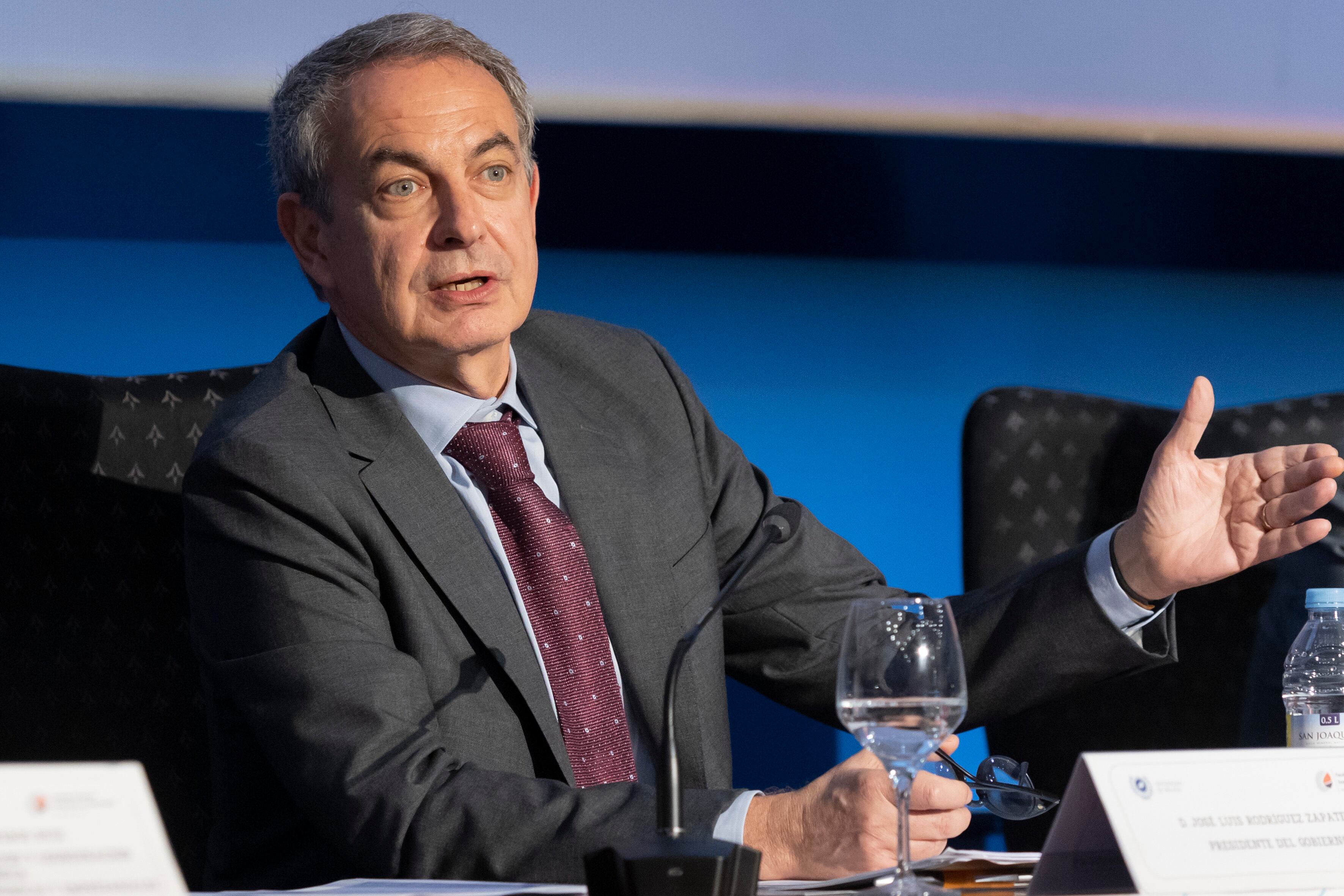 MÁLAGA, 02/04/2024.-El expresidente del Gobierno José Luis Rodríguez Zapatero durante su participación este martes en la Universidad de Málaga donde ha dicho que considera que el reconocimiento de Palestina como Estado, como prevé hacer antes del mes de julio el actual jefe del Ejecutivo español, Pedro Sánchez, es &quot;una decisión trascendente y acertada&quot;. EFE / Álvaro Cabrera
