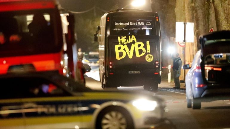 El autobús del Borussia, detenido en mitad de la calle