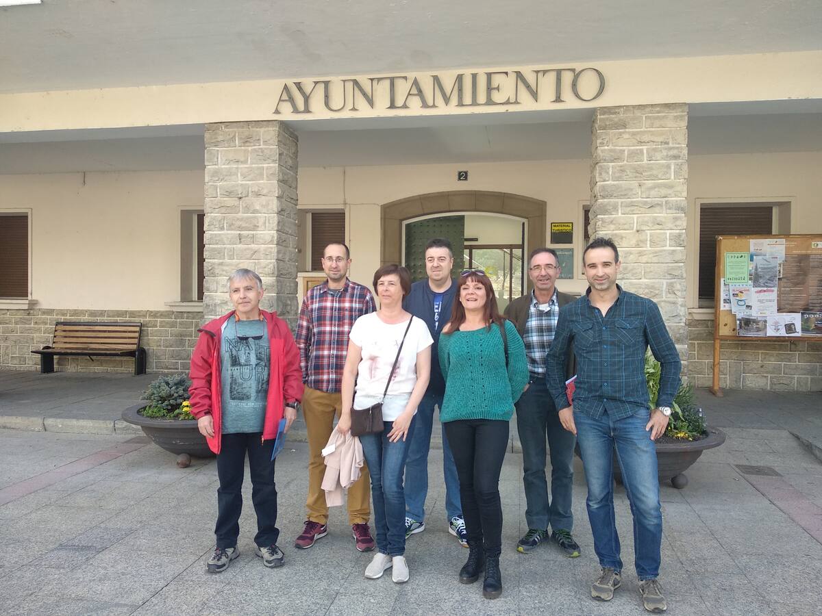 CHA mantiene un encuentro con vecinos de Sabiñánigo