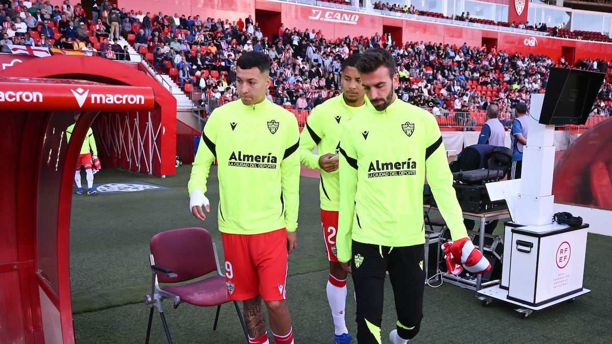 El Almería no tiene suplentes: Rubi activa un banquillo de máquinas