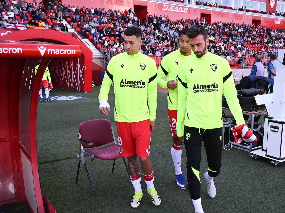 El Almería no tiene suplentes: Rubi activa un banquillo de máquinas