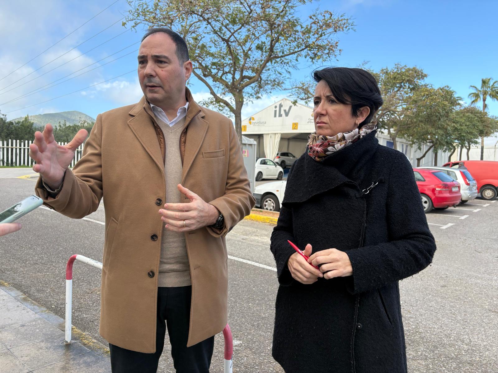 López junto a Torres durante la rueda de prensa