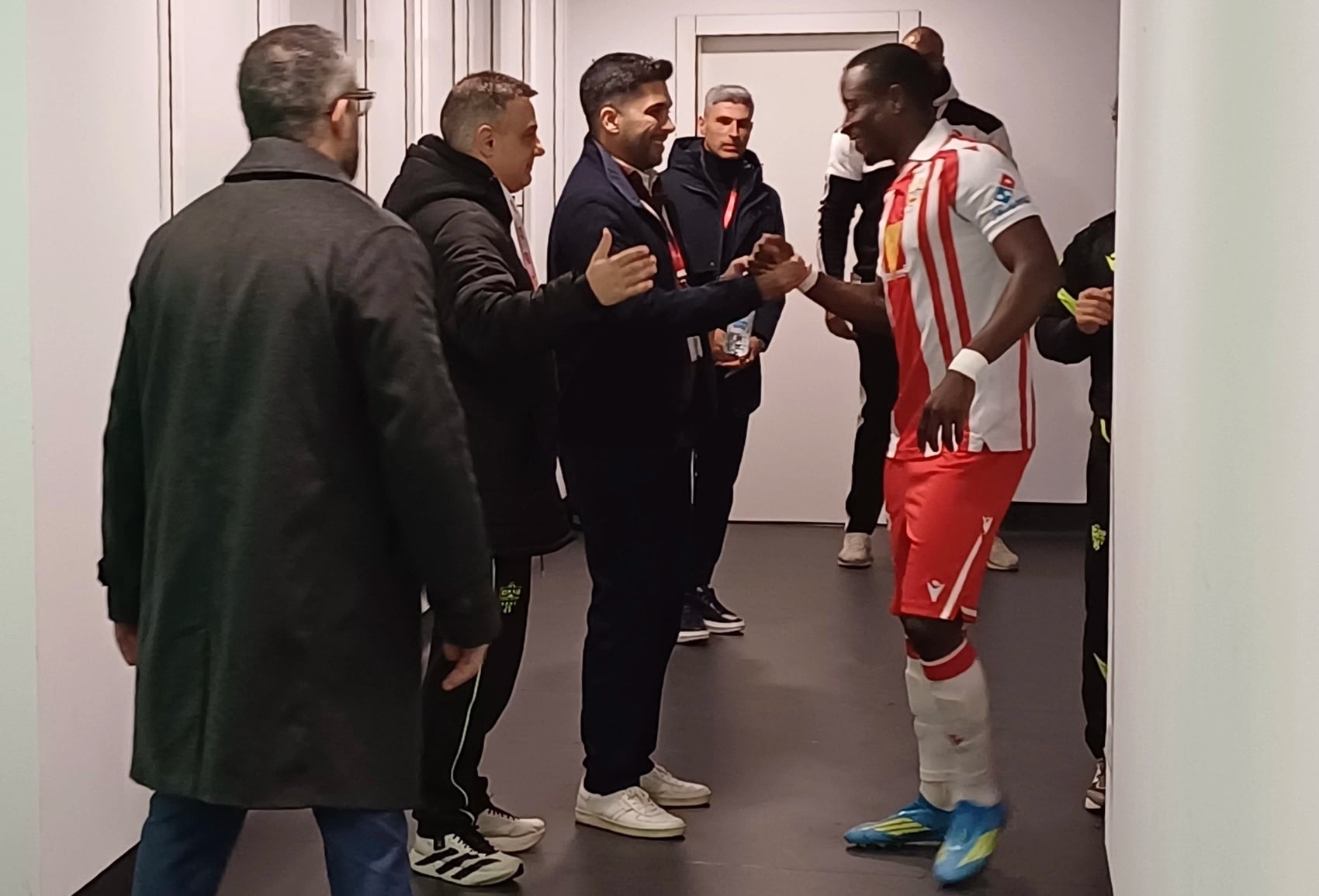 Lopy saluda al presidente del Almería.