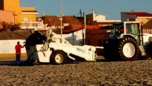 Máquina recoge basura en el Rinconcillo.