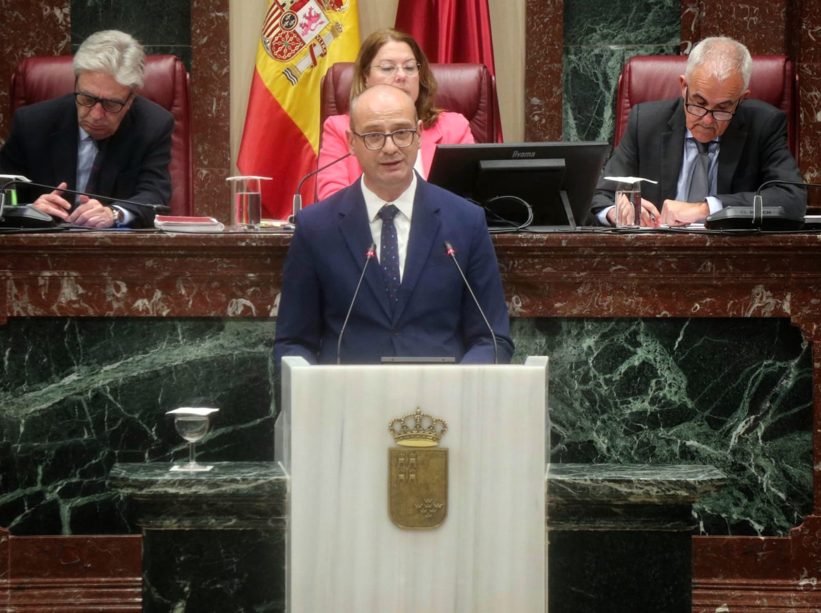 El consejero de Educación y Formación Profesional, Víctor Marín, interviene en la Asamblea para contestar a una interpelación sobre FP