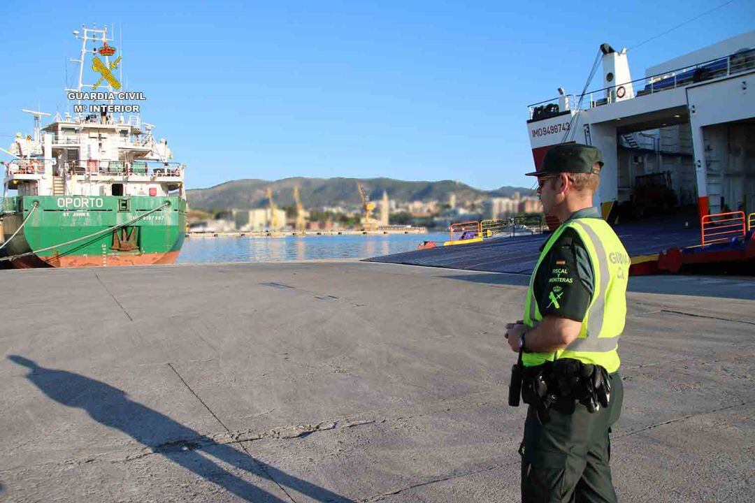 El arresto se produjo cuando trataba de abandonar la isla