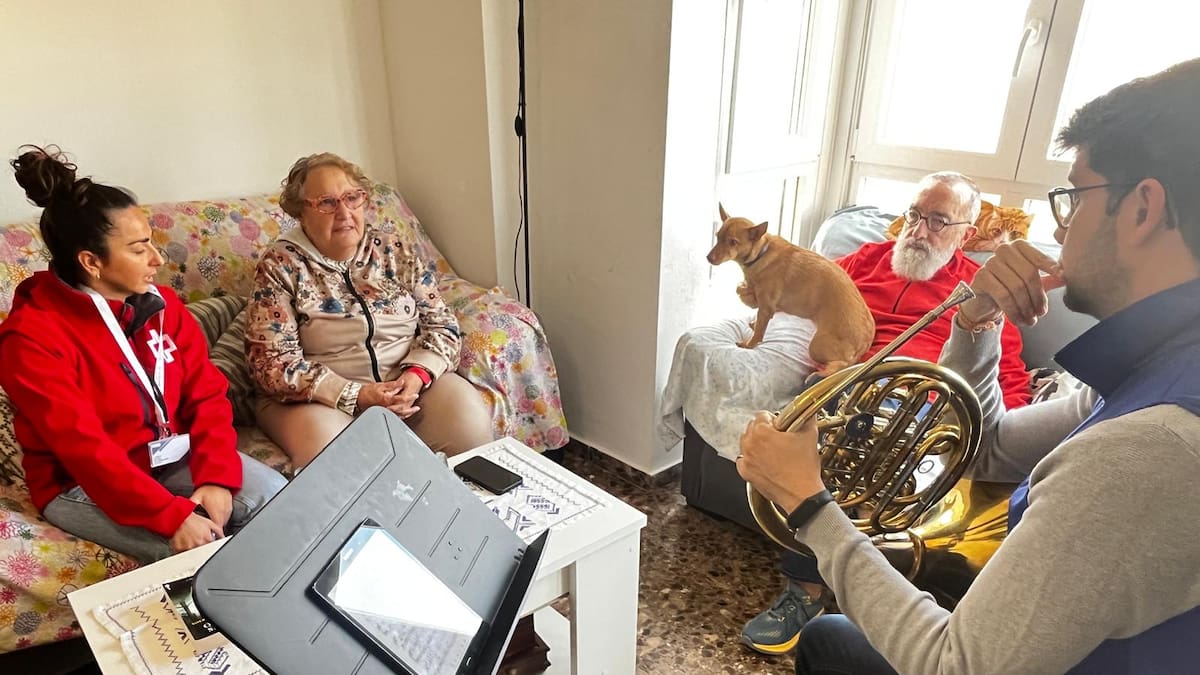 Cruz Roja y los micro conciertos a domicilio en la zona DANA