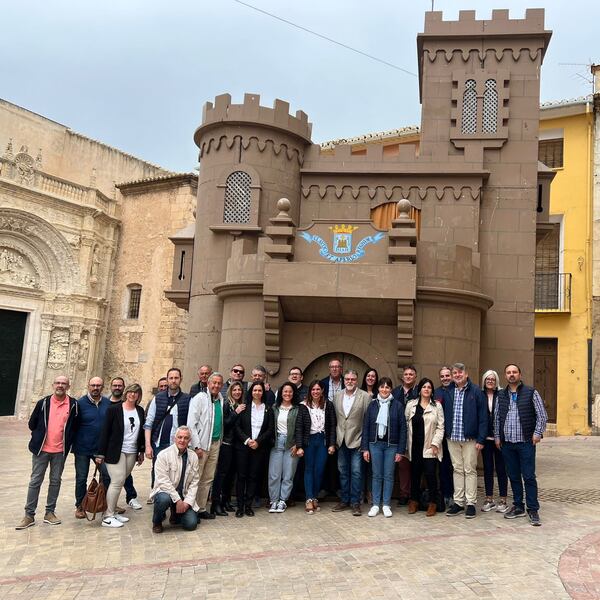 La visita, junto al castillo de embajadas de Biar