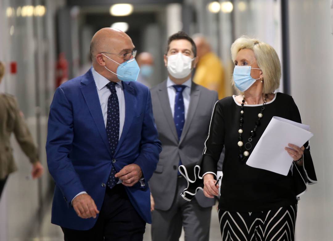 El consejero de Agricultura, Ganadería, y Desarrollo Rural, Jesús Julio Carnero, y la consejera de Sanidad, Verónica Casado, comparecen en rueda de prensa para informar de las nuevas nuevas ayudas previstas en relación al COVID-19