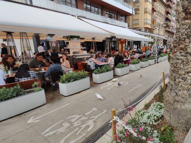 Palomas en los restaurantes de la Explanada